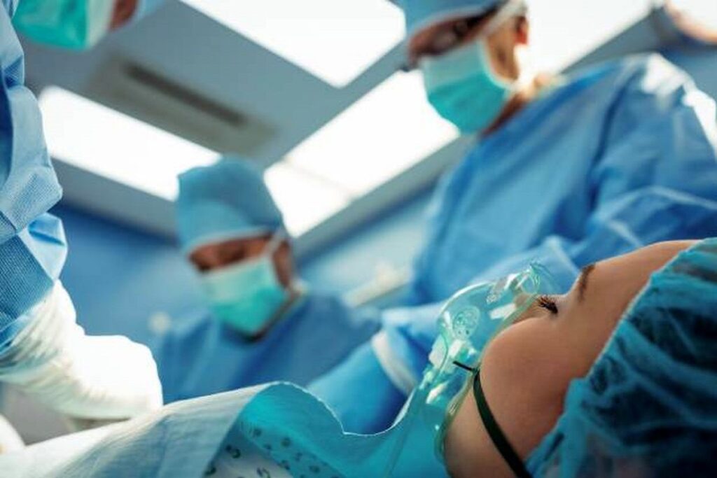 مرگ توسط جراحی بینی