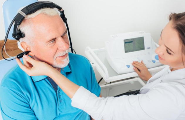 تست شنوایی با تجهیزات مدرن در کلینیک آوا اودیولوژی