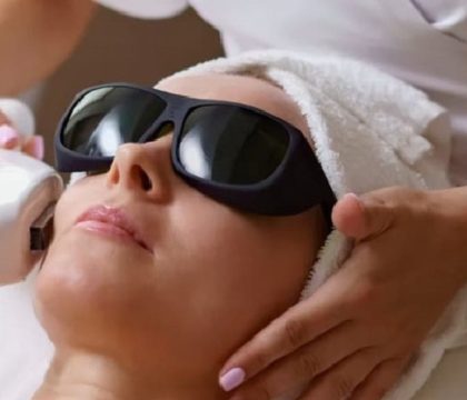 روش های مؤثر جوانسازی پوست با حداقل دوران نقاهت